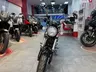 Honda Dax 125 negra shining perlado en exposición