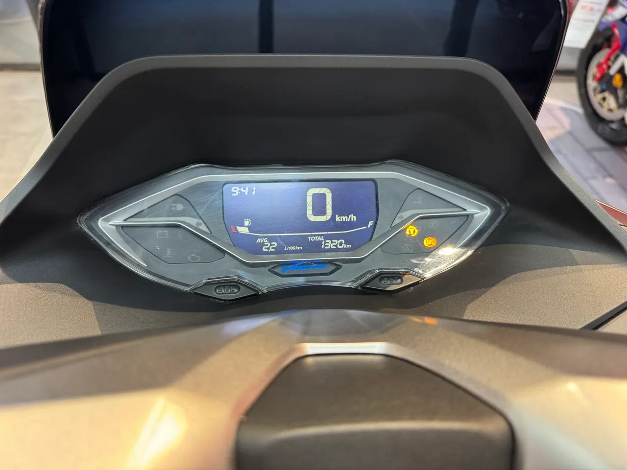 Cuadro de instrumentos digital de una Honda PCX125