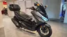 Scooter Honda Forza 350 negra con baúl