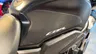 Detalle del depósito de una Honda CBR650R negra