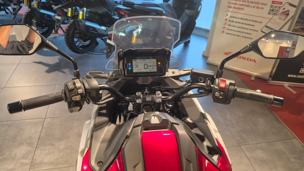 Manillar de una moto Honda NC750X