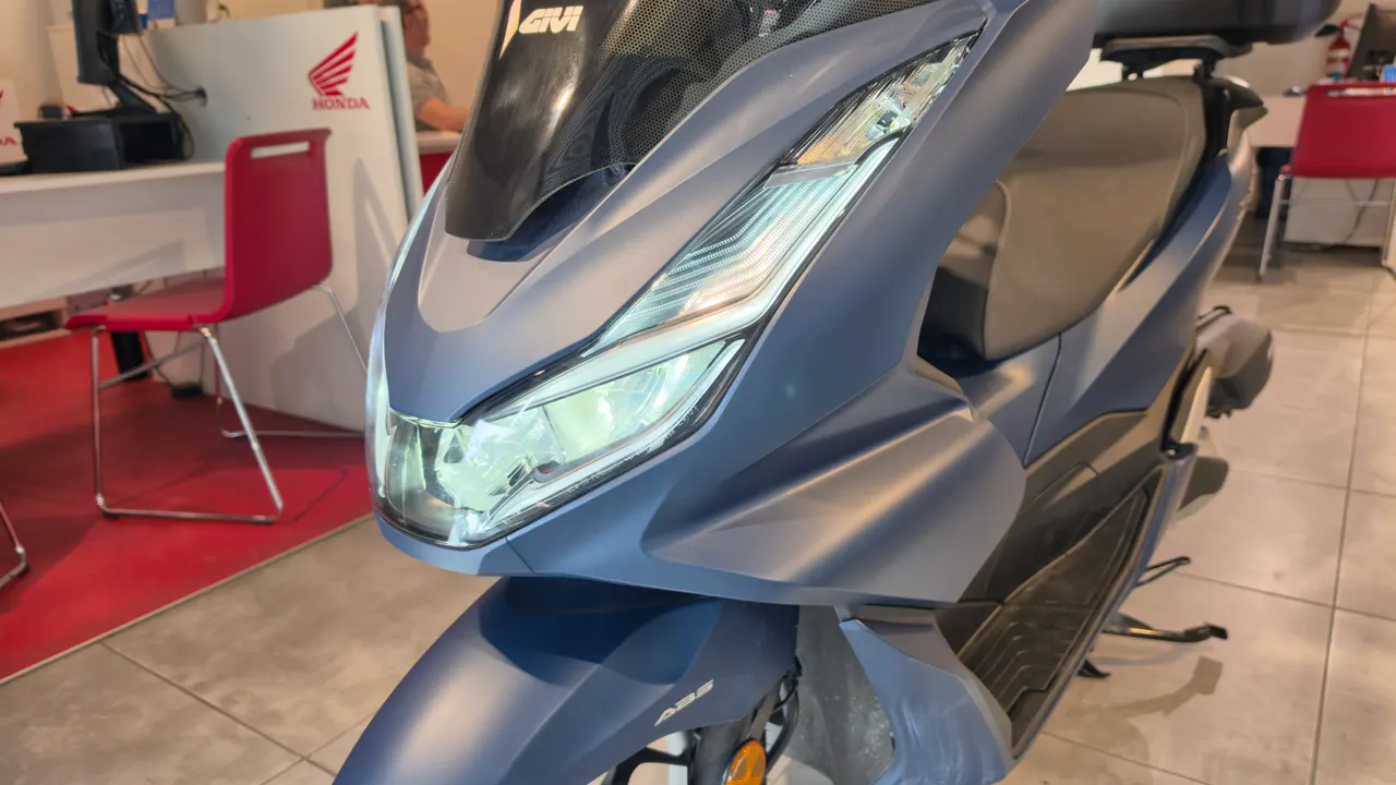 Scooter Honda PCX 125 azul mate