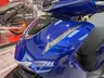 Scooter Honda SH125i azul en exposición