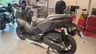 Honda ADV 350 negra en concesionario