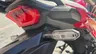 Luz trasera roja y intermitente transparente de una Honda Africa Twin.