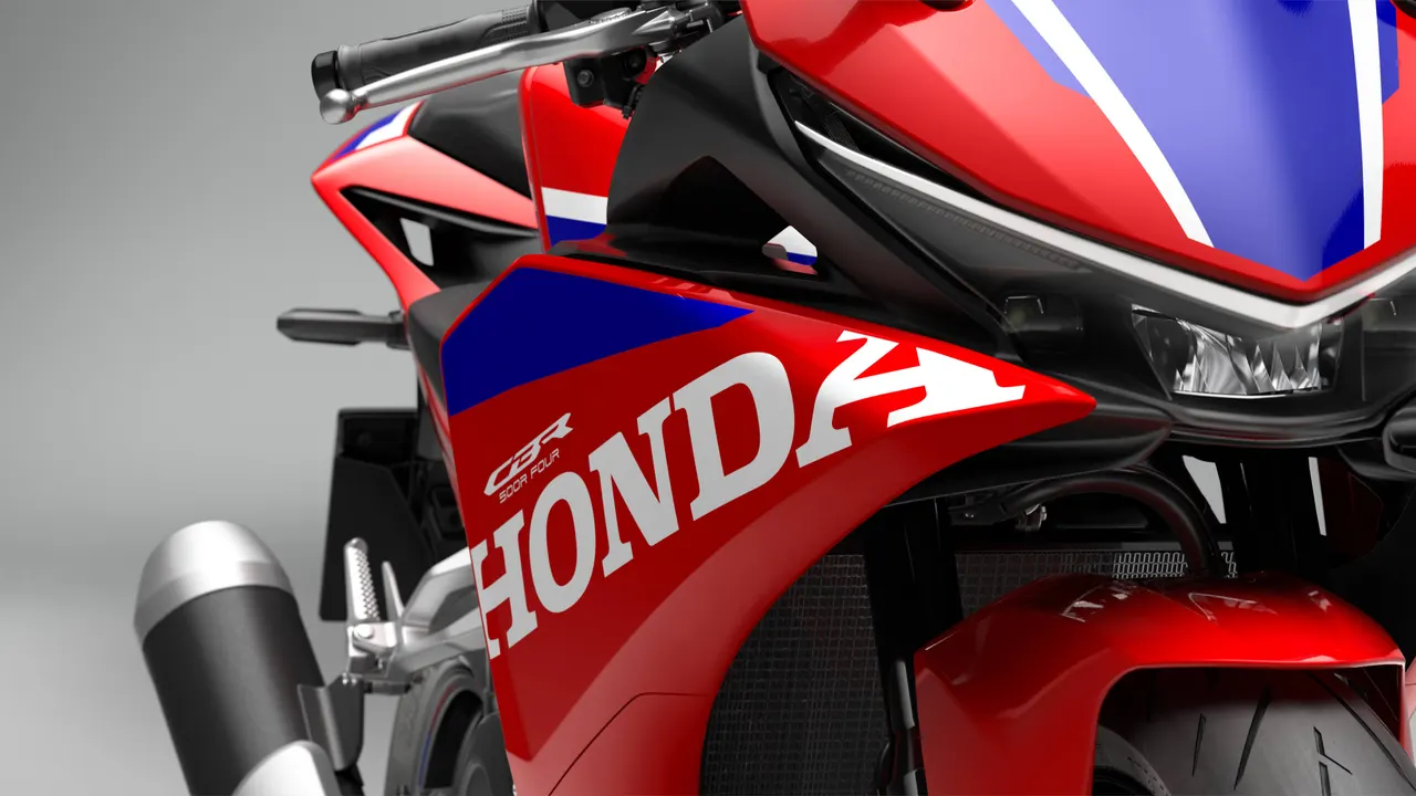 Lateral de la Honda CBR500R FOUR 2027 con motor de cuatro cilindros a la vista