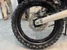 Rueda trasera con neumático de tacos y freno de disco de la Honda CRF300L