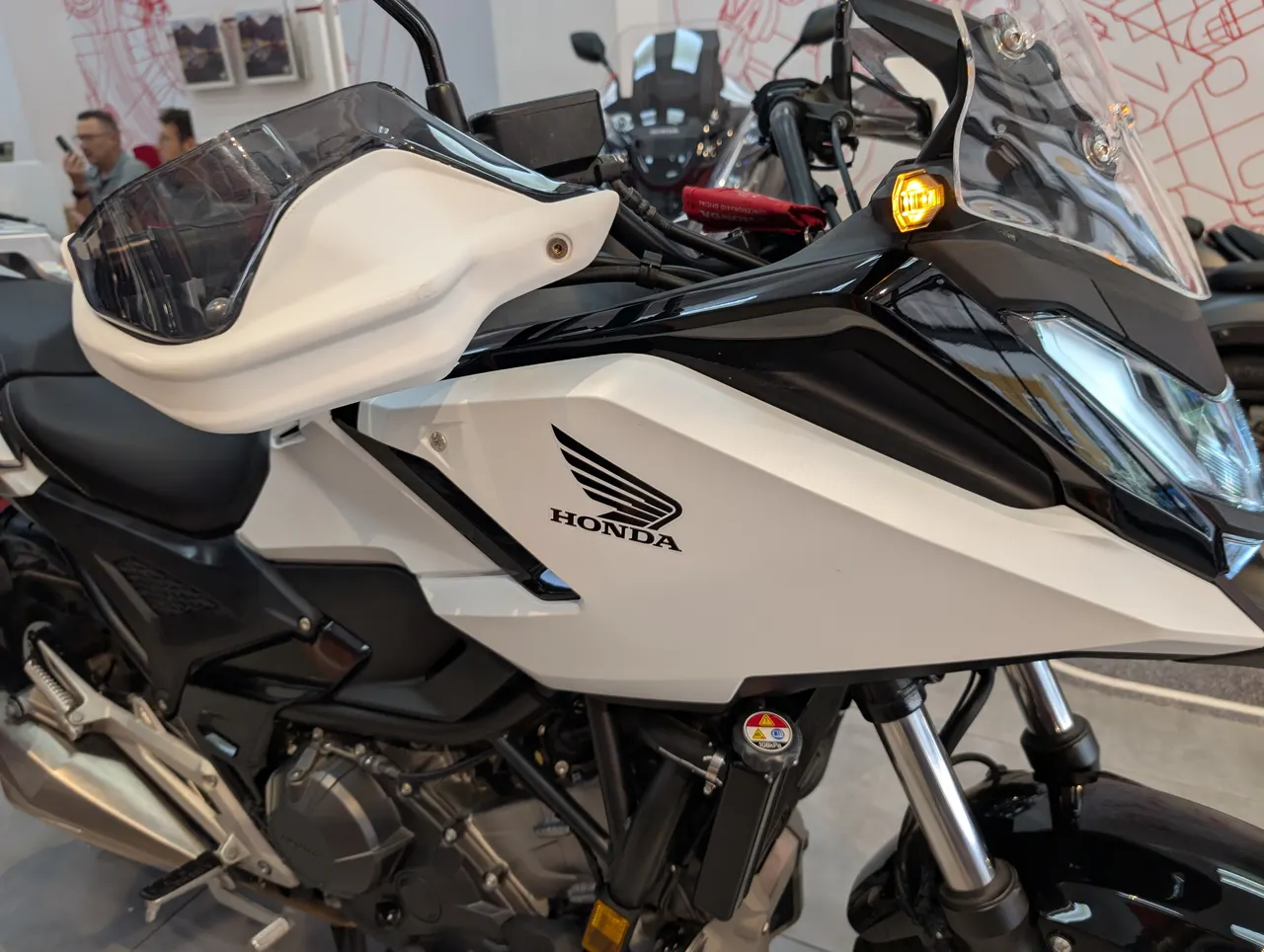 Lateral Honda NC750X blanca de segunda mano