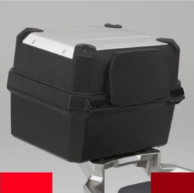 Baúl original Honda 35 L 08ESY-MKH-TB17 Top Box 35L Honda X adv 35 litros de capacidad, puede almacenar cualquier tipo de casco integral Características: Sistema de cierre "1lKey" que permite utilizar la llave de la moto. Diseño resistente de aluminio y plástico. Dimensiones: 395 × 450 × 340 mm El kit contiene Top Box, Respaldo y cerradura Para su montaje es necesario añadir portaequipaje 08L70-MKH-D00ZA o 08L70-MKH-D00ZB