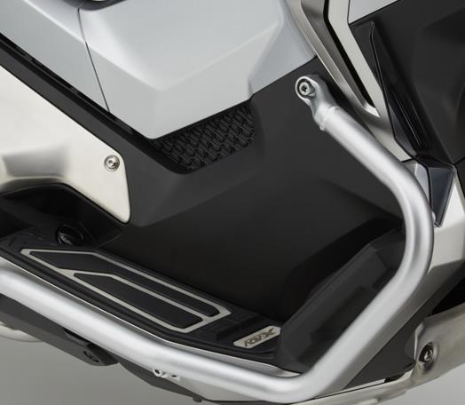 Las defensas delanteras originales Honda X adv Honda 08P70-MKH-D00. Protege el carenado de la motocicleta, proporcionando soporte para la instalación de luces led antiniebla Honda X adv .