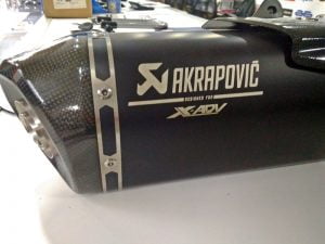 Escape Honda AKRAPOVIC 08F88-MKH-900 Negro X-adx