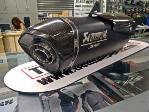 Escape Honda AKRAPOVIC 08F88-MKH-900 Negro X-adx