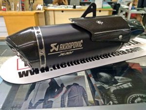 Escape Honda AKRAPOVIC 08F88-MKH-900 Negro X-adx