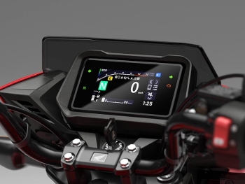 la Pantalla de la cb125f 2026 es TFT a color de 4,2” con conectividad Honda RoadSync