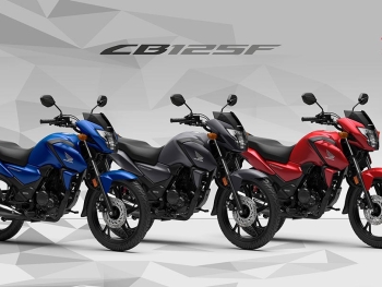 los Colores disponibles Honda CB125F 2026 son Rojo Imperial Metalizado R355, Azul Marvel Mate B227 Y Gris Axis Mate NH303