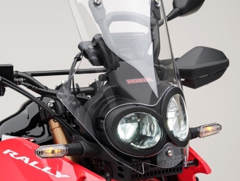 parabrisas CRF300 Rally 2025 con los dobles faros led