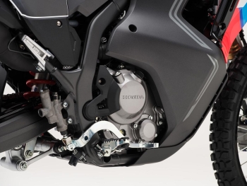 cubre motor CRF300 Rally 2025 en color negro