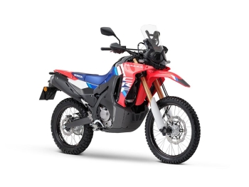 la Honda CRF300 Rally 2025 dispone de una proteccion aerodinamica muy completa y un estilo aventurero