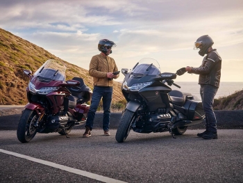 diferencias entre la version honda goldwing (bagger) y honda goldwing Tour 2025