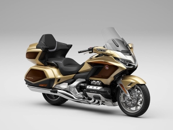Honda Goldwing Tour 2025 YR387N Dorado Eternal y Marrón Mahogany Metalizado 50 aniversario