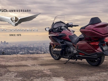 desde 1976 honda ha estado fabricando ininterrumpidamente el modelo honda goldwing, ahora en el 2025, se comercializará la versión 50 aniversario