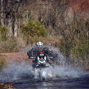 Consejos para conducir una moto con lluvia