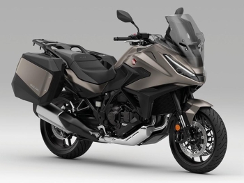 la nueva Honda NT1100 2025 Warm Ash Mate Metalizado en version dct equipa as suspensiones electronica showa-era que permiten una total adptabilidad a las condiciones cambiantes de la carretera