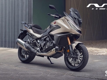 detalle de la Honda NT1100 2025 Warm Ash Mate Metalizado en laversion dct con cambio autoamtico de 6 marchas y suspensiones electricas showa