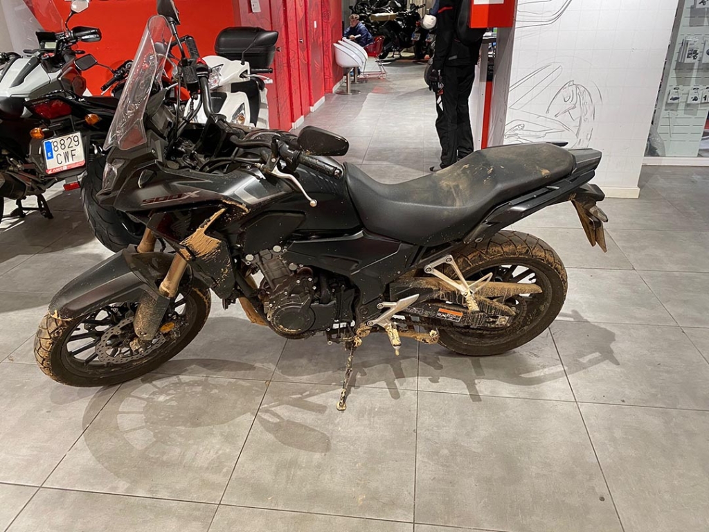 como limpiar una moto de barro