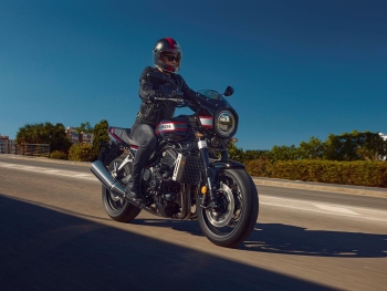 Postura de conduccion cómoda de la CB1000F