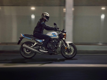 CB1000F por la carretera